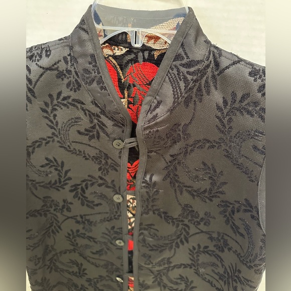 Coldwater Creek Reversible Black & Red Leaf Vest Christmas Size S - Picture 6 of 8